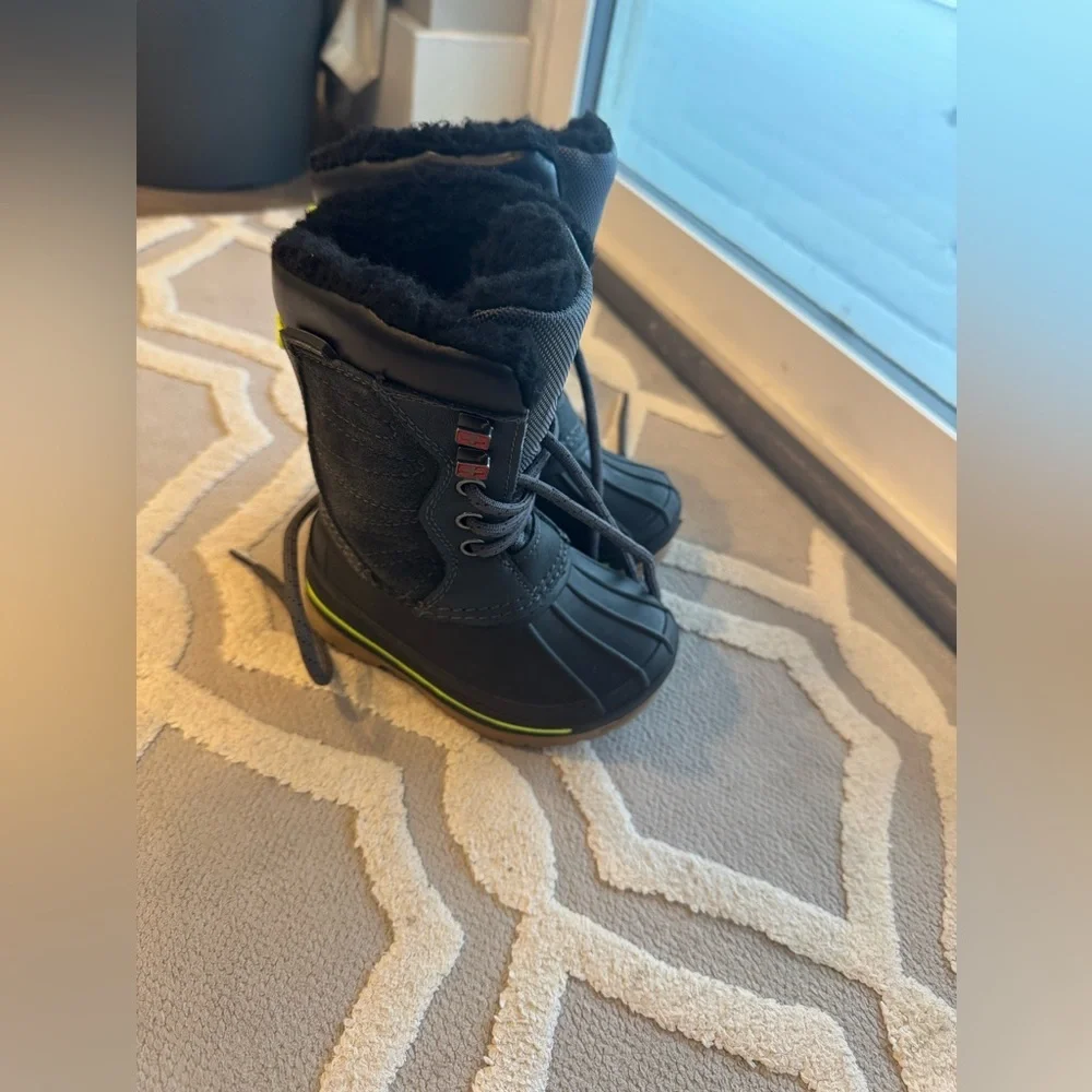 Boys 6T SWISS TECH snow boots